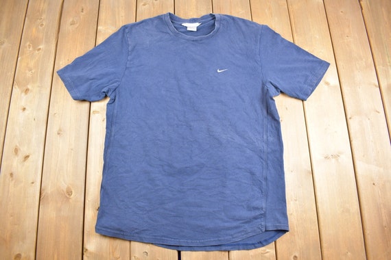 nike mini swoosh t shirt
