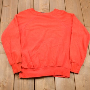 Vintage 1980s Red Raglan Cut Crewneck Sweatshirt / 80s Crewneck / Souvenir / Athleisure / Streetwear / 80s Raglan Sleeve Sweatshirt