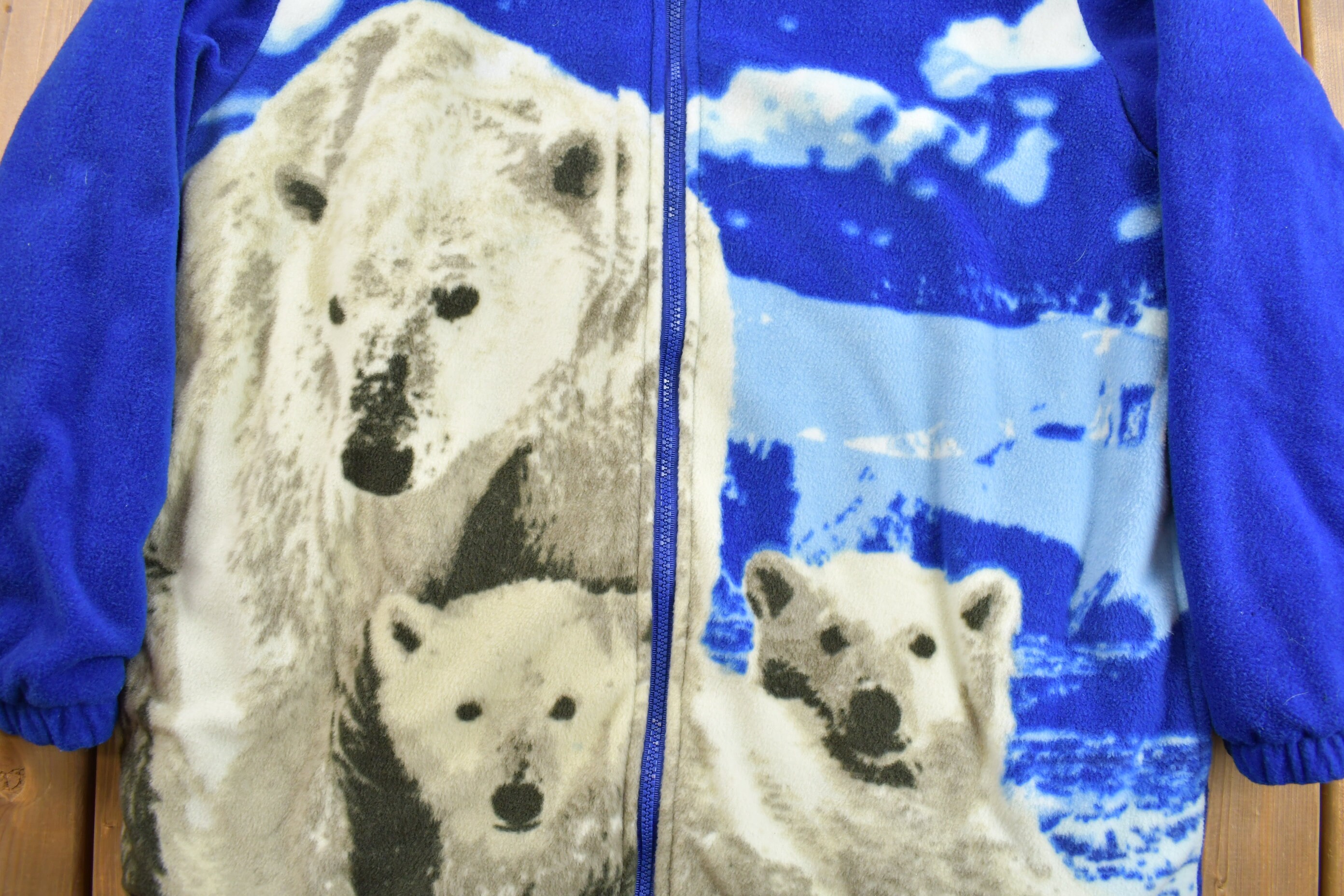 Vintage 1990s Winter Theme Polar Bear Graphic Fleece Sweater