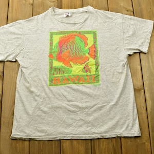 Vintage 1990s Hawaii Fish Graphic  T-Shirt / Single Stitch /  80s / 90s / Streetwear Fashion / Made In USA / Vacation Tee / Travel & Tourism