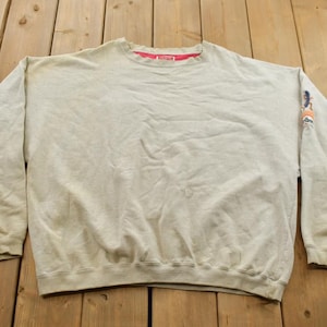 Vintage 1990s Marlboro Unlimited Gecko Crewneck Sweatshirt / 90s Crewneck / Souvenir / Embroidered / Streetwear / Vintage Marlboro
