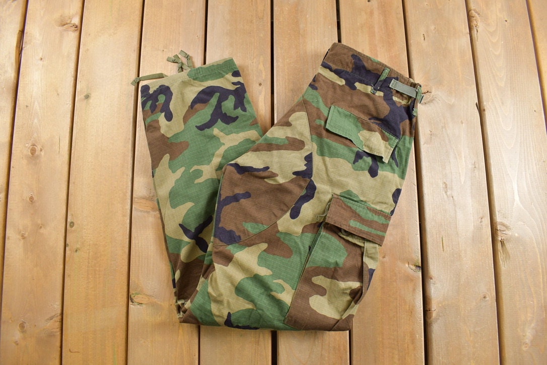 Vintage 1990s US Army Woodland Camouflage Cargo Pants Size 31 35