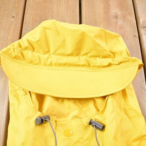 Vintage 1990s Columbia Yellow Raincoat / Sportswear Jacket / Windbreaker Style / 1990s / Spring Outerwear / Outdoor Wear image 3