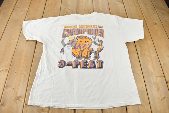 Vintage 2002 Los Angeles Lakers NBA 3 Peat Champs Graphic T