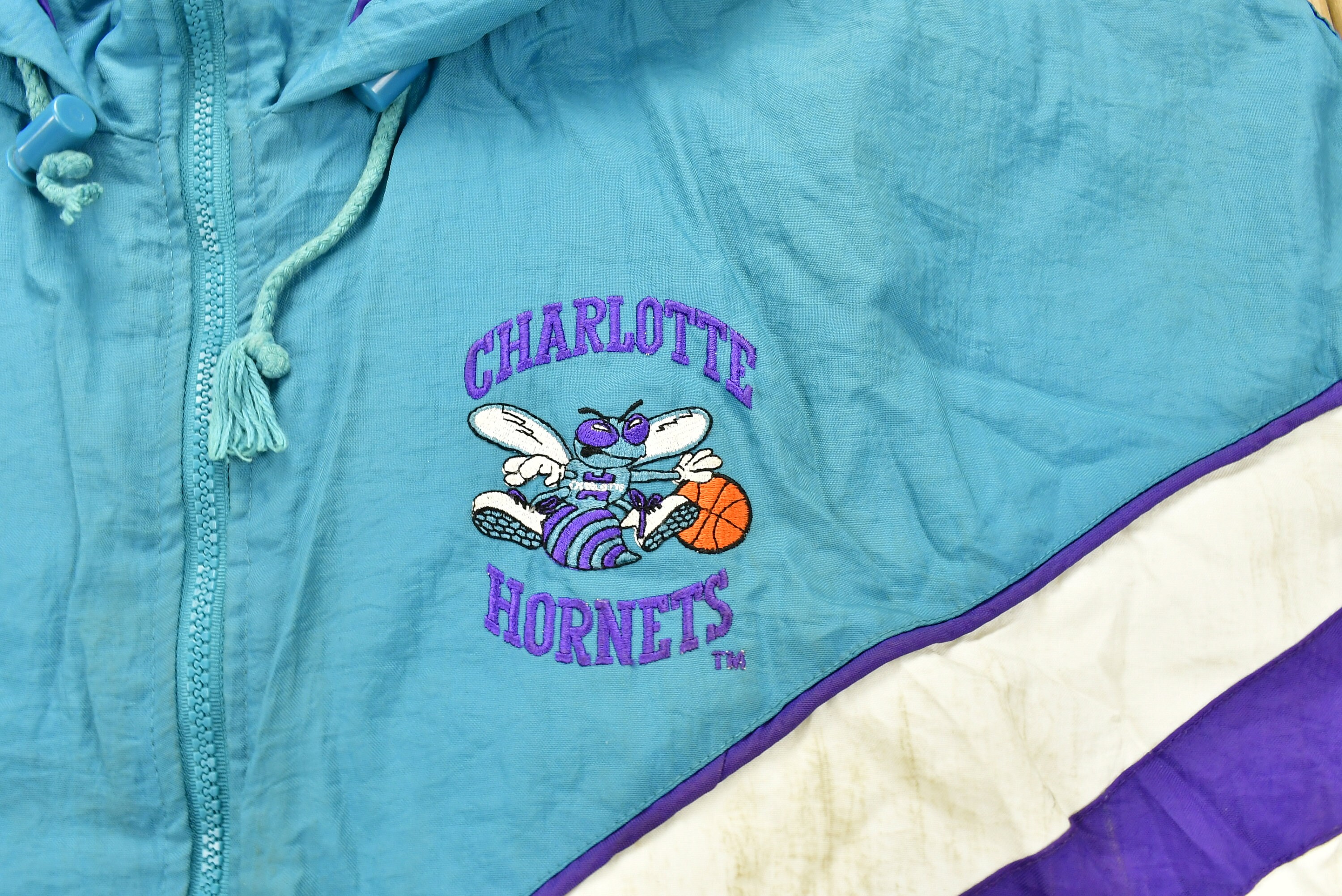 Men's Charlotte Hornets Graphic Tee in Turquoise Hornets Graphic | Size M | Abercrombie & Fitch