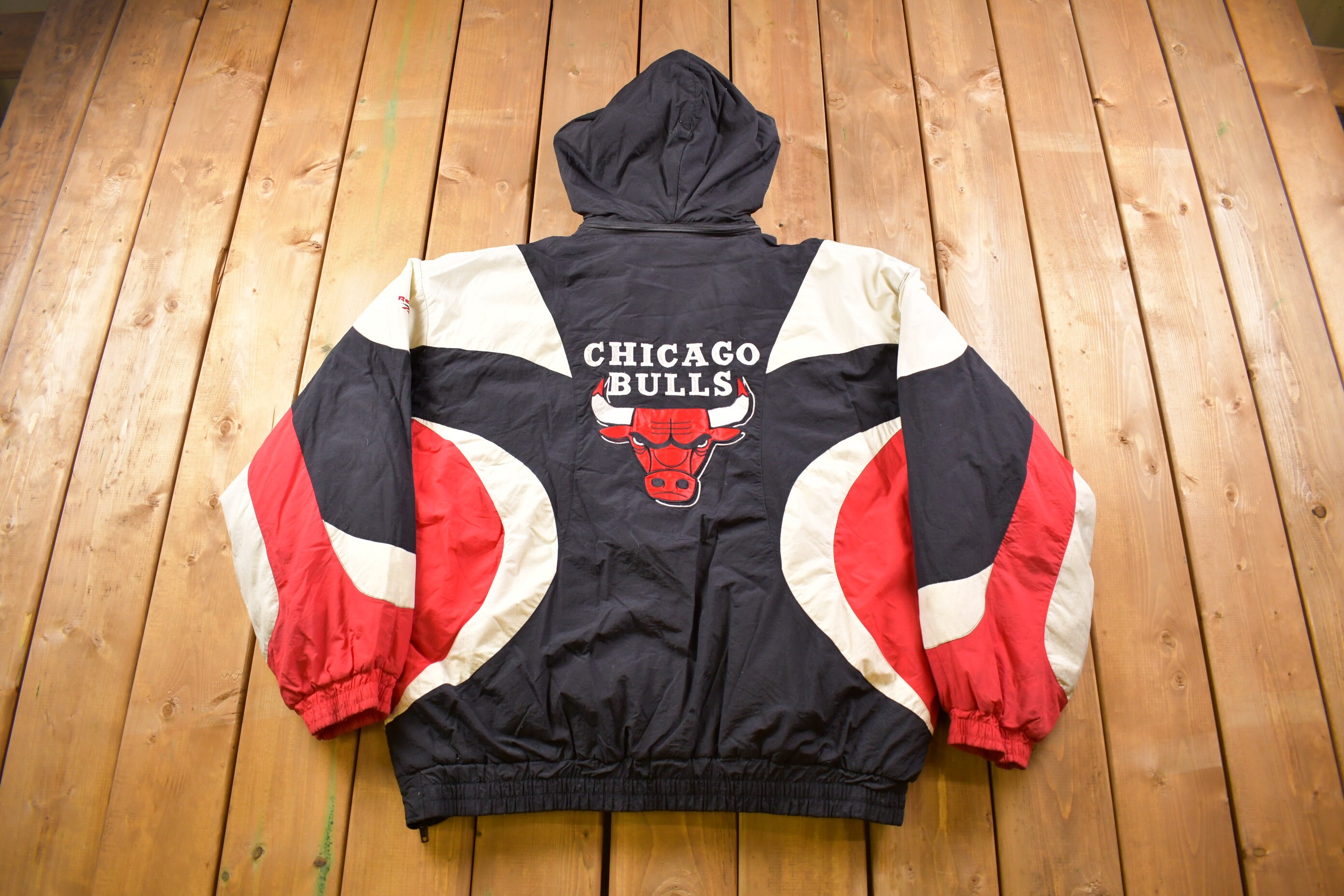 Chicago Bulls Ultra Game NBA Jacket Size Large Black Red Satin Quilted  Lining