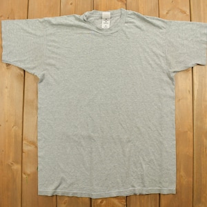 Vintage 1990s Blank Grey T Shirt / Vintage T Shirt / Streetwear / Blank Tee / Single Stitch / Made In Canada / Fruit Of The Loom