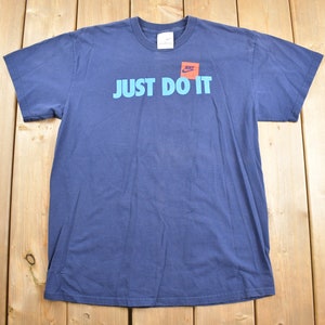 Maglietta grafica vintage anni 2000 Nike Just Do It / Maglietta vintage / Streetwear / Maglietta grafica / Etichetta argentata
