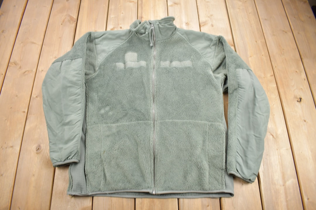 Vintage 1990s US Air Force Cold Weather Polar Tec Fleece Sweater / US Army / Streetwear Fashion