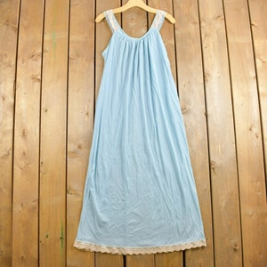 Vintage 1980s Lace Detailed Night Gown / Nightie / Retro Womenswear / A Line / Cottage Core / Night Gown Dress