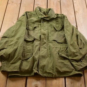 Vintage 1977 Military Cold Weather Field Coat / Zip Up Jacket / US Army Green / Vintage Army / Streetwear Fashion / Army Jacket