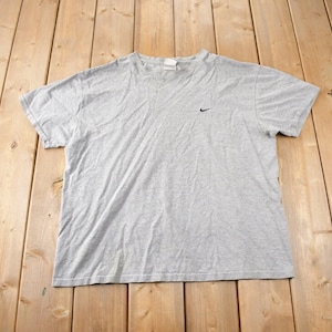 Vintage 2000s Nike Embroidered Mini Swoosh Graphic T-Shirt Size XL