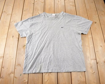 Vintage 2000s Nike Embroidered Mini Swoosh Graphic T-Shirt Size XL