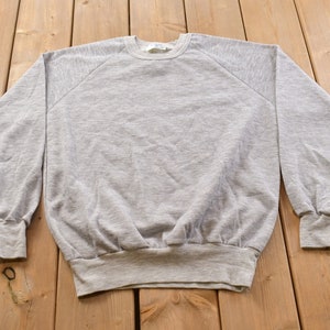 Vintage 1990s Pat Blank Grey Crewneck Sweatshirt / 90s Crewneck / Made In Canada / Essential / Streetwear / 90s Blank / Grey Crewneck