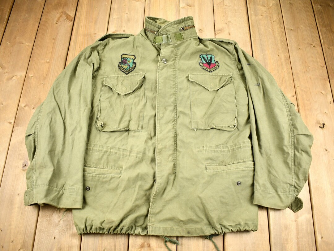 【早い者勝ち】アメリ/EMBOSS SHORT ARMY LIKE JACKET EMBOSS SHORT ARMY LIKE JACKET アメリヴィンテージ