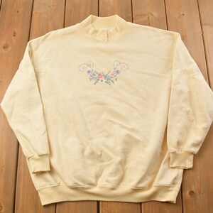 Vintage 1990s Baxter & Wells Floral Crewneck Sweatshirt / 90s Crewneck / Streetwear / Embroidered / Floral Sweater