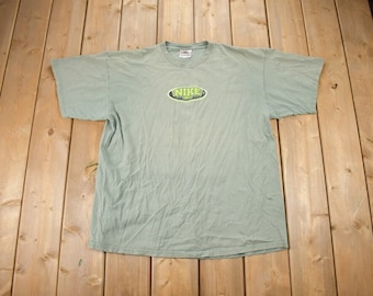 Camiseta Nike Vintage com Estampa dos Anos 90 / Nike dos Anos 90 / Moda Streetwear Vintage / Camiseta com Estampa / Costura Simples / Roupa Esportiva