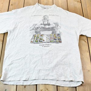 Vintage 1990-tals Gone Fishin' Canada Enkelsöm Grafisk Fiskar-T-shirt / Tillverkad i USA / Så många beten ... Så lite tid