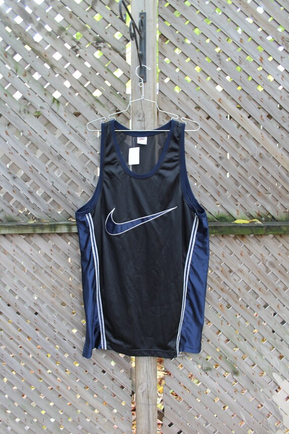 Vintage Nike / Nike Basketball / Sportswear / Embr