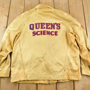 Vintage 1950s Queen&#39;s Science Varsity Jacket / Patchwork / Embroidered / Beurs / Distressed / Queens University / True Vintage