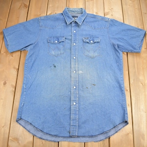 Vintage 1990s Wrangler Western Style Denim Short Sleeve Button Up Shirt / Snap Button / Vintage Cowboy Shirt / Rodeo Shirt