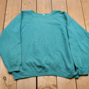 Vintage 1980s Blank Raglan Crewneck Sweatshirt / Made in USA / 80s Crewneck /Vintage Blank Essentials / Athleisure / Streetwear / Basics