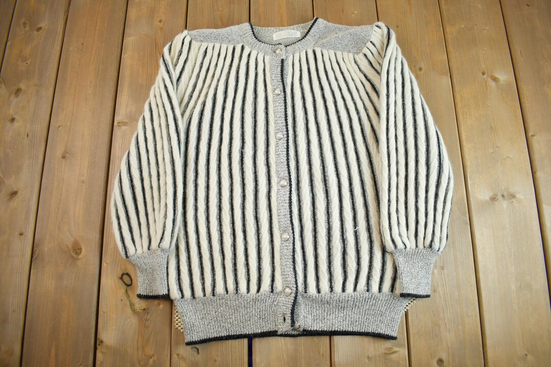 Vintage 2000’s striped long sleeve sweater cardigan