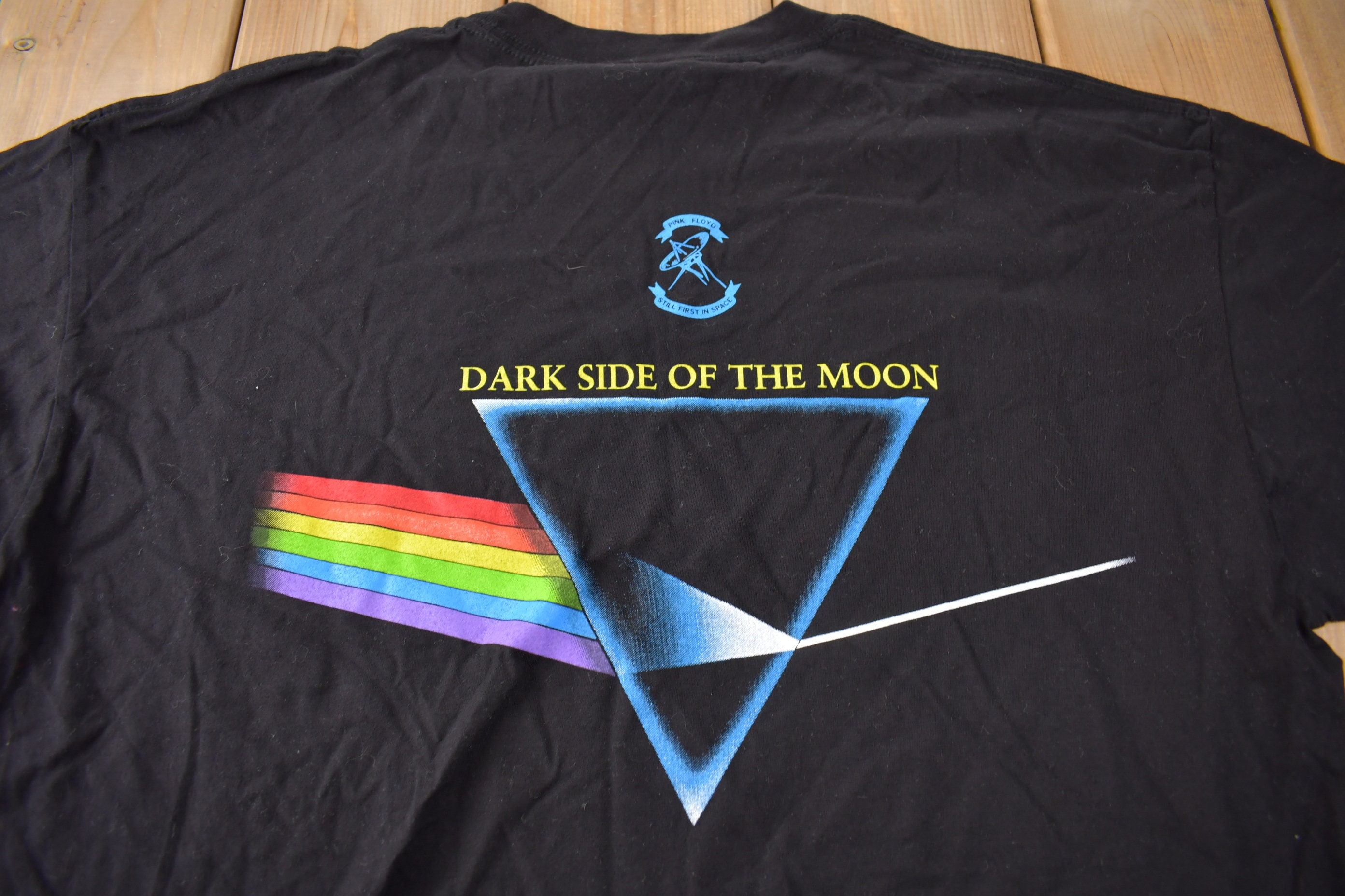 Vintage 2001 Pink Floyd Dark Side of the Moon Graphic Band T-shirt 
