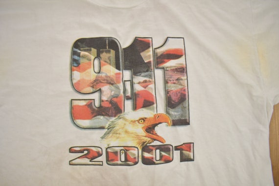 Vintage 2001 911 Remembrance T-Shirt / God Bless … - image 3
