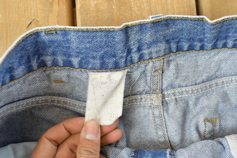 Puede incluir: Un letrero r&uacute;stico de madera con el texto "Welcome to our home" en letras blancas. El letrero presenta un acabado envejecido y un dise&ntilde;o simple y acogedor, ideal para un porche o entrada.