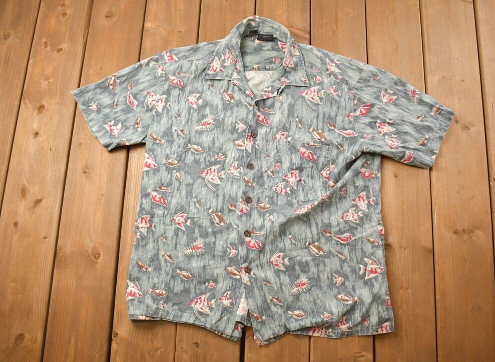 Vintage 1990s Maui Fish Themed Button Up Shirt / 1990s Button Up / Vintage Flannel / Basic Button Up / All Over Print