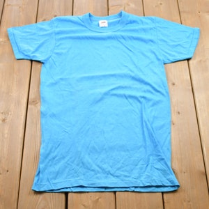 Vintage 1970s Fruit Of The Loom Basic T-Shirt / Graphic / 80s / 90s / Streetwear / Retro Style / Single Stitch / Made In Canada