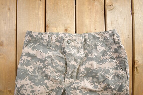 Vintage 2000s US Army Universal Camouflage Cargo … - image 4