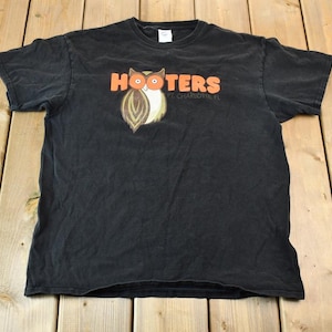 Vintage 1990s Black Hooters Port Charlotte Florida Souvenir Travel T-Shirt / Hooters Makes You Happy / Hooters Owl Tee