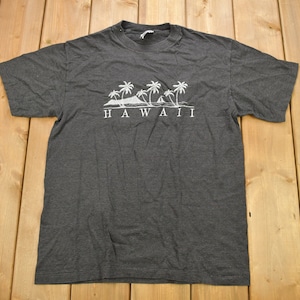 Vintage 1990s Hawaii Embroidered Souvenir T Shirt / Streetwear / Made In USA / Vacation Tee / Travel T Shirt / Single Stitch