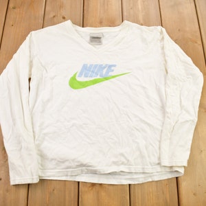 Vintage Y2K Nike Long Sleeve Graphic V-Neck T-Shirt / Nike Tee / Streetwear / Vintage Nike Tee / Vintage T Shirt / Vintage Sportswear