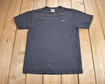 Vintage Y2K Nike Mini Swoosh Embroidered T-Shirt / Nike t Shirt / Vintage Streetwear / Vintage Nike / Size L / Made In Canada