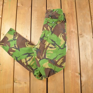 Vintage Camo Cargo Pants Size 32 x 28.5 / Streetwear Fashion / Bottoms / Trousers / Military & Army Camo / Camouflage / Utility Pant