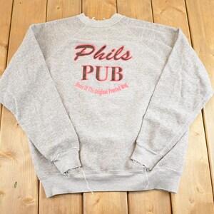 Vintage 1980er Discus Athletics Phils Pub Souvenir Crewneck Sweatshirt Herren L / 80er Jahre Crewneck / Travel Urlaub Sweatshirt