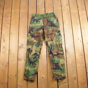 Vintage 1990s US Army Camouflage Cargo Pants Size 27x31 / Streetwear / Army Pants / Military Pant&#39;s / Vintage Cargos /