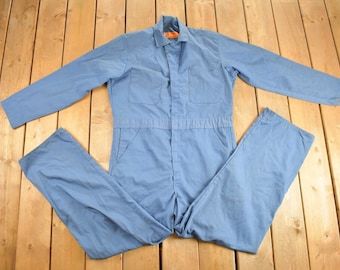 Macacão Universal Vintage Anos 90 Tamanho 40 / Macacão Vintage / Tecido Resistente / Roupa de Trabalho com Acabamento Desgastado / Fabricado nos EUA / 40-RG