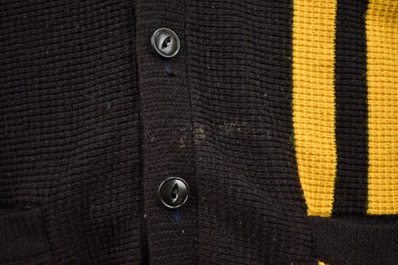 Vintage 1950s Vertical Yellow Racing Stripe Knitt… - image 3