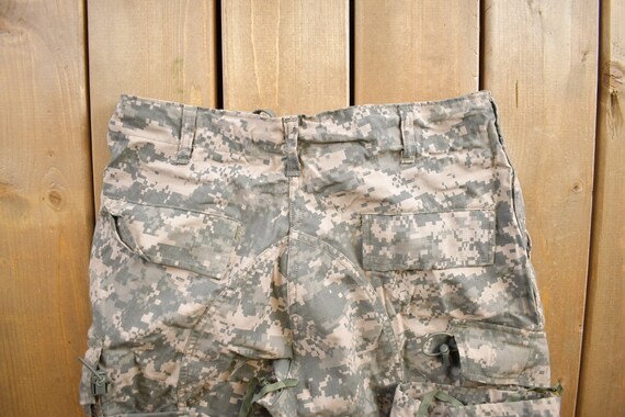 Vintage 2000s US Army Universal Camouflage Cargo … - image 3