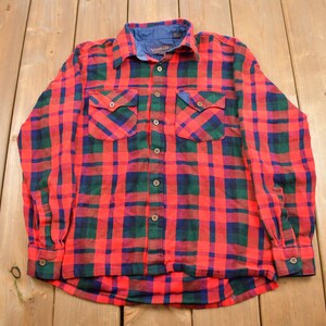 Camisa abotonada de franela a cuadros a rayas estilo Woodland Outdoorman de los años 90 / Camisa abotonada de los años 90 / Camisa vintage de franela / Camisa a cuadros / Camisa con botones