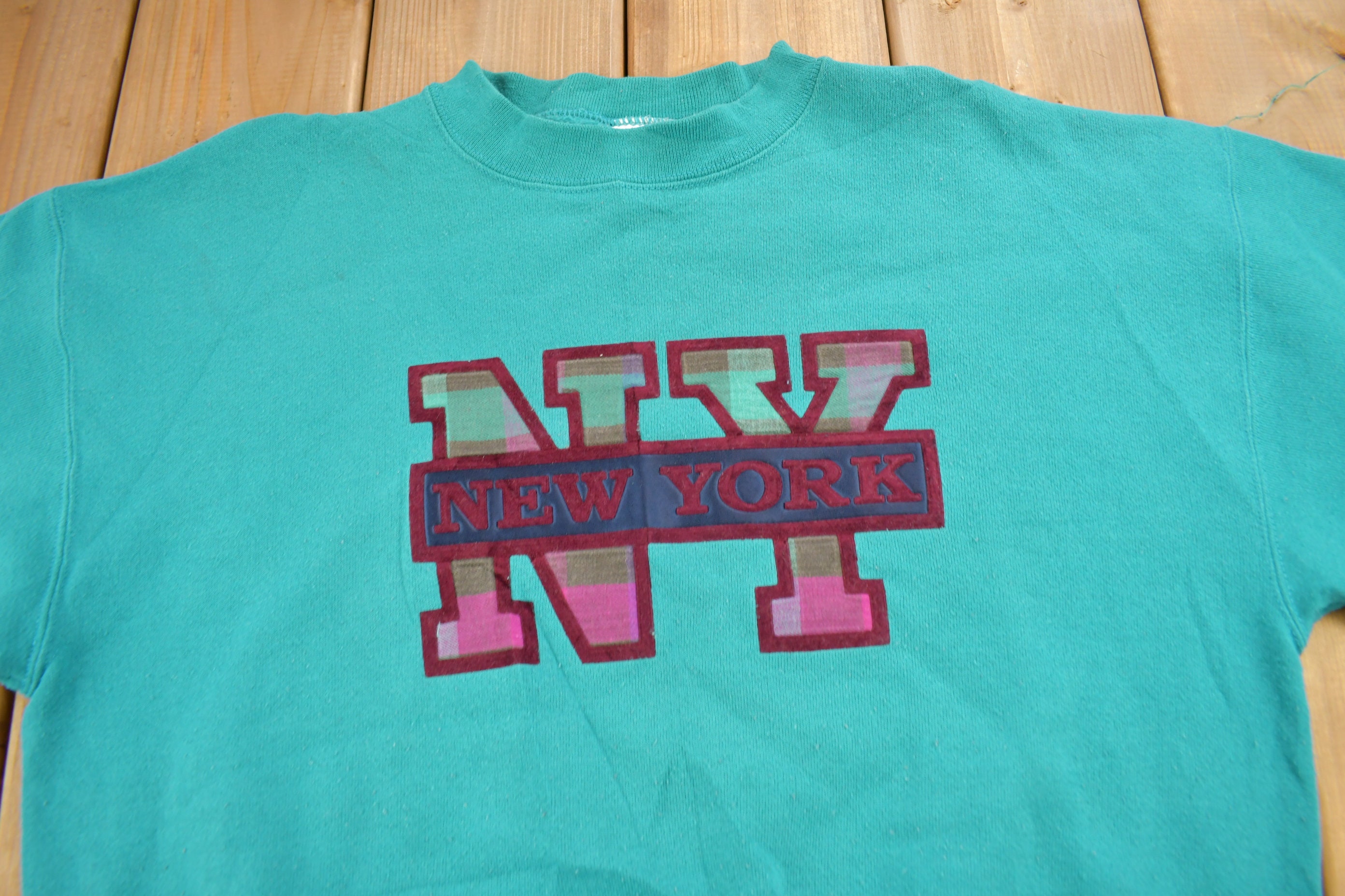 Vintage 1990s New York Embroidered Crewneck Sweatshirt / 90s 