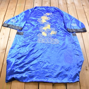 Bata tipo kimono japonesa vintage de los años 90 con bordado de dragón / Seda / Kimono de los años 90 / Costura simple / Prendas de abrigo / Bata / Nubes / Dragones