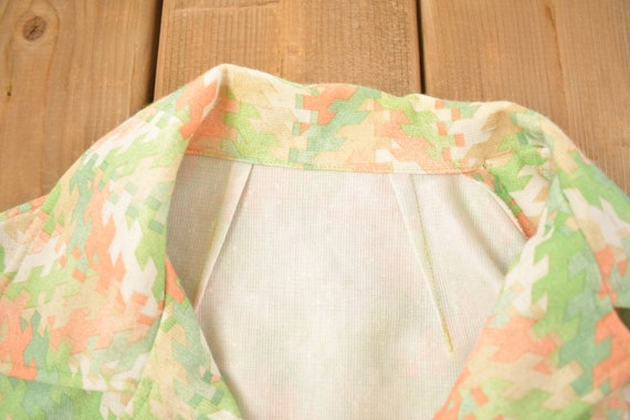 Vintage 1970s Buttonless Abstract Pattern Shirt /… - image 3