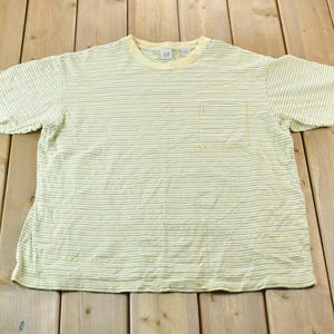 Camiseta vintage de rayas amarillas de corte holgado con bolsillo abierto, años 90 / Camiseta a rayas / Hecha en EE. UU. / Camiseta informal