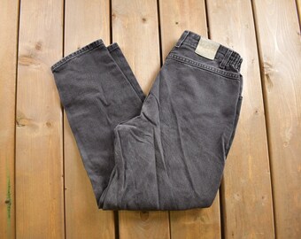 Vintage 1990s LEE Black Tapered Mom Jeans / Size 28 x 26 / Streetwear Fashion / Denim / Made In USA
