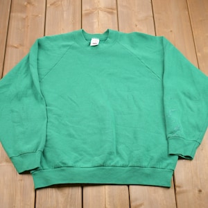 Vintage 1980s Raglan Sleeve Made In USA Crewneck Sweatshirt / 80s Crewneck / Souvenir / Athleisure / Streetwear / 90s Fruit Of The Loom